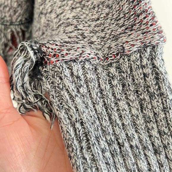 Mossimo Supply Womens‎ Sweater L/XL Gray Poncho Cape Batwing Knit Tribal Fringe - Picture 9 of 17